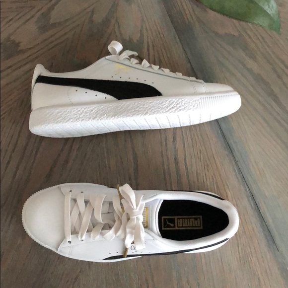 💗SOLD💗Puma Clyde Core Foil Women’s Sneakers - Picture 5 of 7